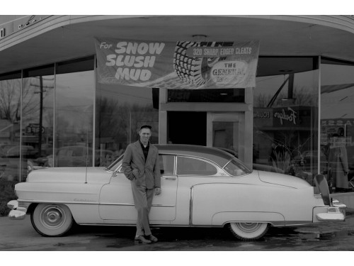 Характеристики автомобиля Cadillac DeVille 5.4 AT Coupe de Ville (01.1953 - 12.1953): фото, вместимость, скорость, двигатель, топливо, масса, отзывы