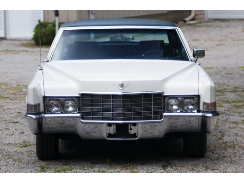 Характеристики автомобиля Cadillac DeVille 7.7 AT Hardtop Sedan de Ville (version for Europe, Australia export) (01.1969 - 09.1969): фото, вместимость, скорость, двигатель, топливо, масса, отзывы