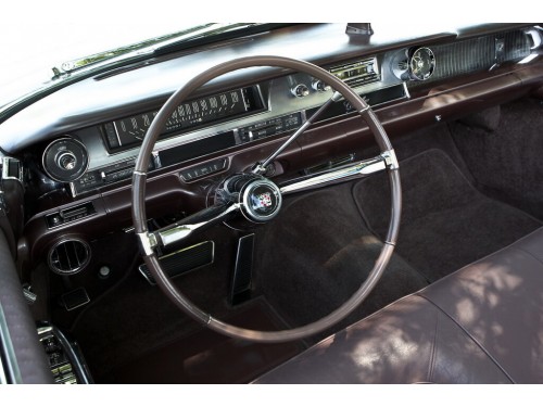 Характеристики автомобиля Cadillac Eldorado 6.4 AT Eldorado Biarritz (09.1961 - 10.1962): фото, вместимость, скорость, двигатель, топливо, масса, отзывы