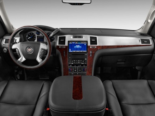 Характеристики автомобиля Cadillac Escalade 6.2 AT AWD EXT (09.2006 - 01.2014): фото, вместимость, скорость, двигатель, топливо, масса, отзывы