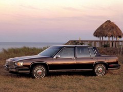 Cadillac Fleetwood 4.1 AT Fleetwood (04.1984 - 06.1985)