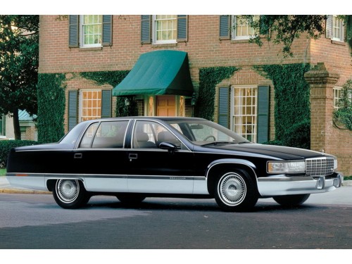 Характеристики автомобиля Cadillac Fleetwood 5.7 AT Fleetwood (09.1994 - 08.1996): фото, вместимость, скорость, двигатель, топливо, масса, отзывы
