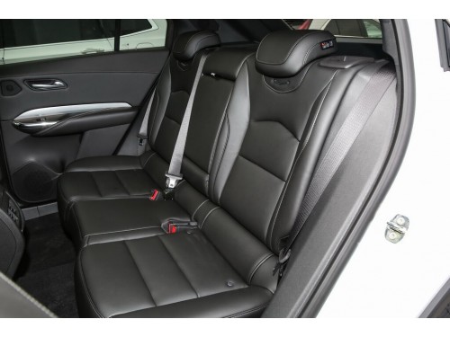 Характеристики автомобиля Cadillac XT4 2.0T AT 28T Luxury (12.2022 - 04.2023): фото, вместимость, скорость, двигатель, топливо, масса, отзывы
