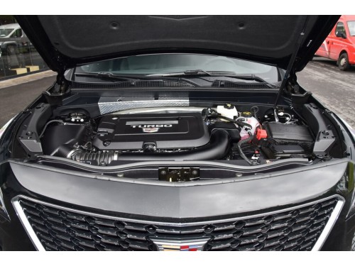Характеристики автомобиля Cadillac XT4 2.0T AT 28T Luxury (08.2018 - 06.2020): фото, вместимость, скорость, двигатель, топливо, масса, отзывы