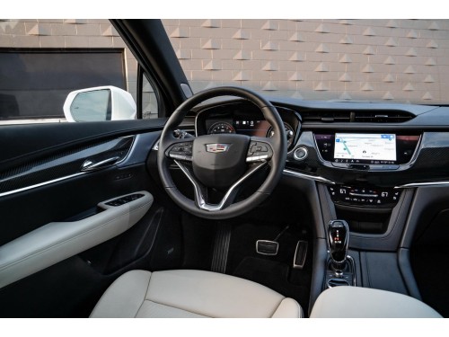 Характеристики автомобиля Cadillac XT6 2.0 AT XT6 Sport 7-seats (06.2020 - 04.2022): фото, вместимость, скорость, двигатель, топливо, масса, отзывы
