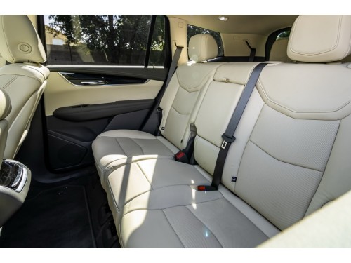 Характеристики автомобиля Cadillac XT6 2.0 AT XT6 Premium Luxury 6-seats (06.2020 - 04.2022): фото, вместимость, скорость, двигатель, топливо, масса, отзывы