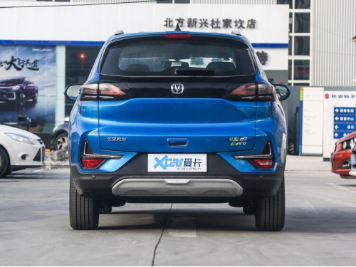 Характеристики автомобиля Changan CS15 E-Pro 48 kWh Zong (12.2019 - 05.2022): фото, вместимость, скорость, двигатель, топливо, масса, отзывы
