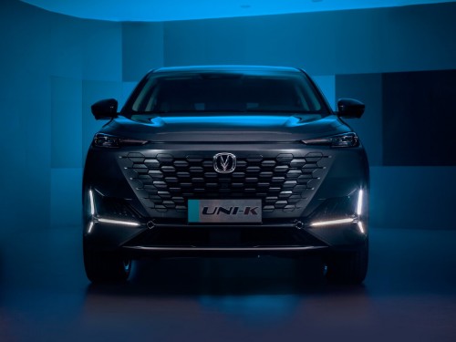 Характеристики автомобиля Changan UNI-K 2.0 AT Luxe АWD (07.2022 - н.в.): фото, вместимость, скорость, двигатель, топливо, масса, отзывы