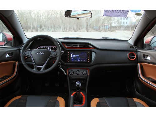 Характеристики автомобиля Chery Tiggo 2 1.5 MT Luxury (04.2017 - 01.2020): фото, вместимость, скорость, двигатель, топливо, масса, отзывы