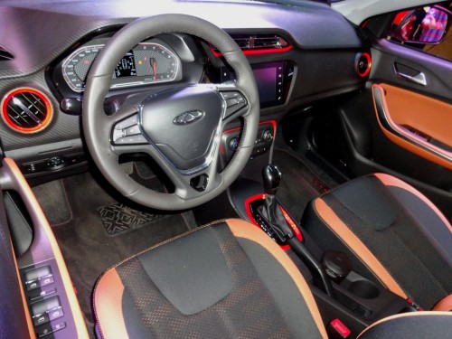 Характеристики автомобиля Chery Tiggo 2 1.5 MT Luxury (04.2017 - 01.2020): фото, вместимость, скорость, двигатель, топливо, масса, отзывы