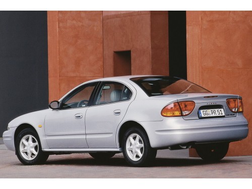 Характеристики автомобиля Chevrolet Alero 2.4 MT GL1 (04.1999 - 04.2001): фото, вместимость, скорость, двигатель, топливо, масса, отзывы