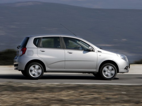 Характеристики автомобиля Chevrolet Aveo 1.2 MT LS (08.2009 - 12.2011): фото, вместимость, скорость, двигатель, топливо, масса, отзывы