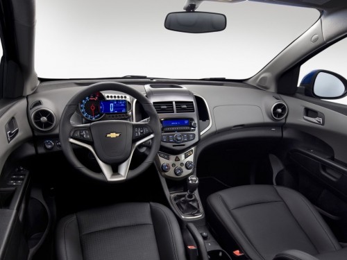 Характеристики автомобиля Chevrolet Aveo 1.2 MT LT (10.2011 - 09.2015): фото, вместимость, скорость, двигатель, топливо, масса, отзывы