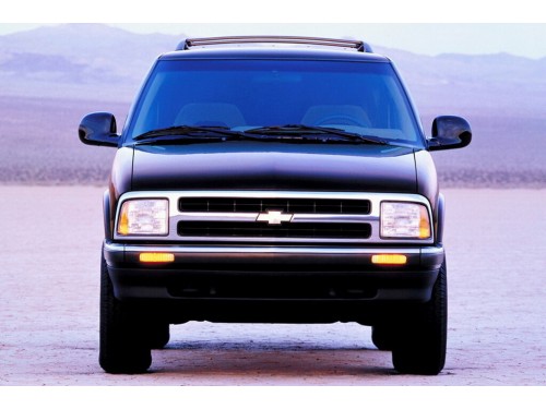 Характеристики автомобиля Chevrolet Blazer S-10 4.3 AT Base (07.1995 - 06.1997): фото, вместимость, скорость, двигатель, топливо, масса, отзывы