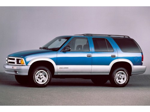 Характеристики автомобиля Chevrolet Blazer S-10 4.3 AT Base (04.1994 - 06.1995): фото, вместимость, скорость, двигатель, топливо, масса, отзывы