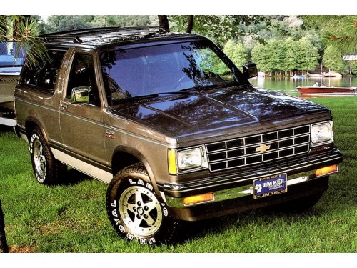 Характеристики автомобиля Chevrolet Blazer S-10 1.9 MT4 4x4 Blazer S-10 (05.1982 - 06.1985): фото, вместимость, скорость, двигатель, топливо, масса, отзывы
