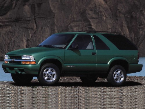 Характеристики автомобиля Chevrolet Blazer S-10 4.3 MT Base (07.1997 - 06.2000): фото, вместимость, скорость, двигатель, топливо, масса, отзывы