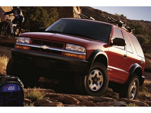 Характеристики автомобиля Chevrolet Blazer S-10 4.3 MT LS (07.2000 - 06.2005): фото, вместимость, скорость, двигатель, топливо, масса, отзывы