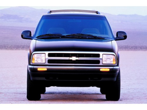 Характеристики автомобиля Chevrolet Blazer S-10 4.3 AT LS (07.1995 - 06.1997): фото, вместимость, скорость, двигатель, топливо, масса, отзывы