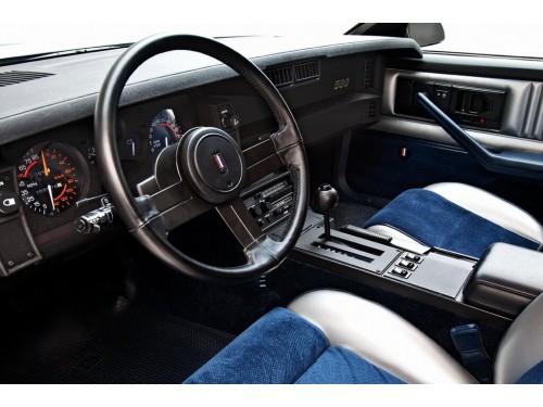 Характеристики автомобиля Chevrolet Camaro 2.8 AT Sport Coupe (11.1982 - 10.1983): фото, вместимость, скорость, двигатель, топливо, масса, отзывы