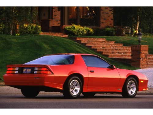 Характеристики автомобиля Chevrolet Camaro 5.0 AT Camaro LT (11.1986 - 10.1987): фото, вместимость, скорость, двигатель, топливо, масса, отзывы