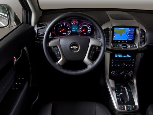 Характеристики автомобиля Chevrolet Captiva 2.4 AT LT (7 сидений) (09.2013 - 09.2015): фото, вместимость, скорость, двигатель, топливо, масса, отзывы