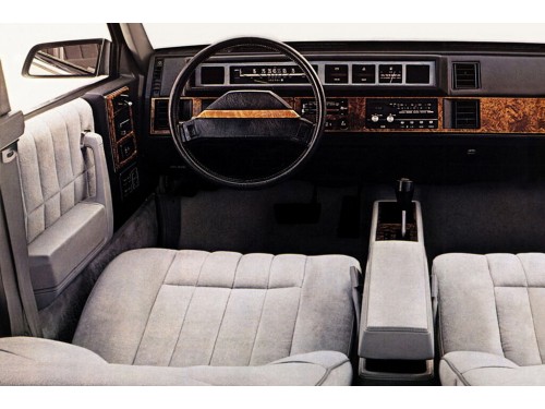 Характеристики автомобиля Chevrolet Celebrity 2.8 MFI AT Celebrity Eurosport overdrive (10.1984 - 08.1985): фото, вместимость, скорость, двигатель, топливо, масса, отзывы