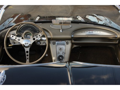 Характеристики автомобиля Chevrolet Corvette 4.6 MT 4-gear (11.1957 - 10.1960): фото, вместимость, скорость, двигатель, топливо, масса, отзывы