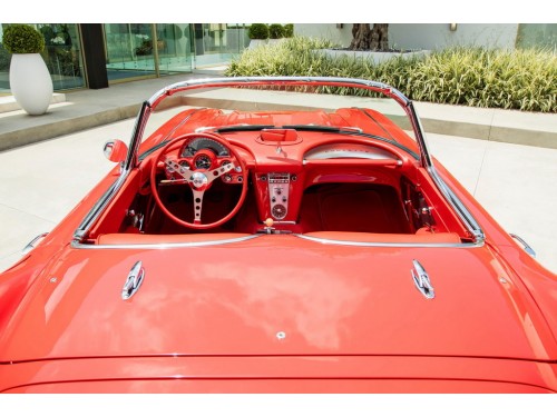 Характеристики автомобиля Chevrolet Corvette 4.6 MT 3-gear (11.1957 - 10.1960): фото, вместимость, скорость, двигатель, топливо, масса, отзывы
