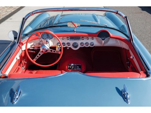 Характеристики автомобиля Chevrolet Corvette 4.6 MT (11.1956 - 10.1957): фото, вместимость, скорость, двигатель, топливо, масса, отзывы