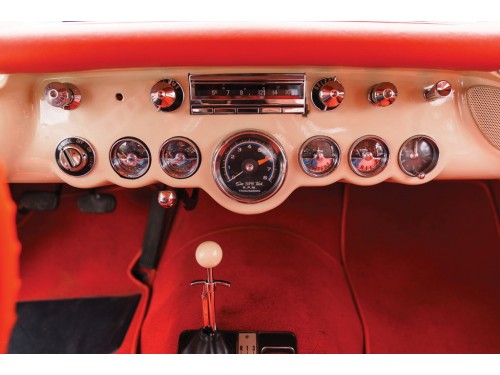 Характеристики автомобиля Chevrolet Corvette 4.6 MT (11.1956 - 10.1957): фото, вместимость, скорость, двигатель, топливо, масса, отзывы