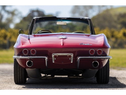 Характеристики автомобиля Chevrolet Corvette 5.4 MT Sting Ray Ramjet Fuel Injection 4-gear (08.1962 - 07.1963): фото, вместимость, скорость, двигатель, топливо, масса, отзывы