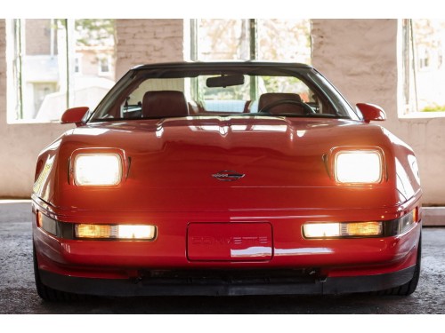 Характеристики автомобиля Chevrolet Corvette 5.7 MT Corvette (06.1990 - 05.1991): фото, вместимость, скорость, двигатель, топливо, масса, отзывы