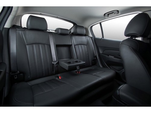 Характеристики автомобиля Chevrolet Cruze 1.4 MT ECO (01.2015 - 02.2016): фото, вместимость, скорость, двигатель, топливо, масса, отзывы