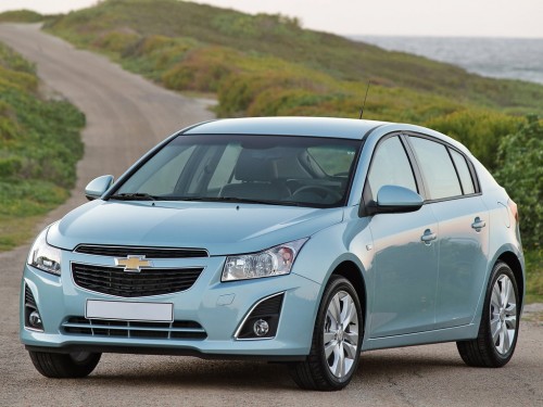Характеристики автомобиля Chevrolet Cruze 1.4 MT LS (01.2014 - 10.2015): фото, вместимость, скорость, двигатель, топливо, масса, отзывы