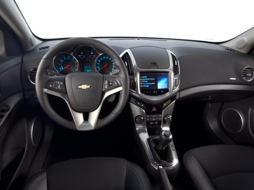 Характеристики автомобиля Chevrolet Cruze 1.4 MT LS (01.2014 - 10.2015): фото, вместимость, скорость, двигатель, топливо, масса, отзывы