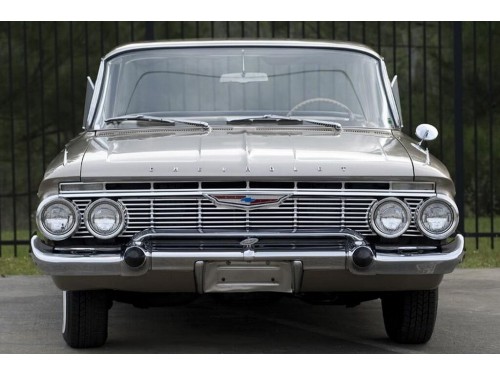 Характеристики автомобиля Chevrolet Impala 3.9 MT4 Impala Sport Sedan Overdrive (10.1960 - 09.1961): фото, вместимость, скорость, двигатель, топливо, масса, отзывы