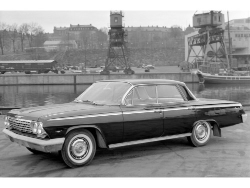 Характеристики автомобиля Chevrolet Impala 4.6 MT4 Impala Sport Sedan Overdrive (10.1961 - 09.1962): фото, вместимость, скорость, двигатель, топливо, масса, отзывы