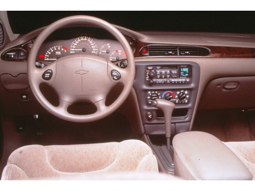 Характеристики автомобиля Chevrolet Malibu 3.1 AT Malibu LS (07.1997 - 06.1999): фото, вместимость, скорость, двигатель, топливо, масса, отзывы