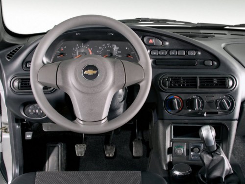 Характеристики автомобиля Chevrolet Niva 1.7 MT GL (04.2017 - 06.2019): фото, вместимость, скорость, двигатель, топливо, масса, отзывы