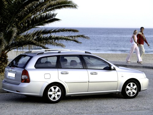 Характеристики автомобиля Chevrolet Nubira 1.6 MT SX (09.2004 - 11.2010): фото, вместимость, скорость, двигатель, топливо, масса, отзывы