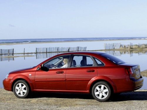 Характеристики автомобиля Chevrolet Nubira 2.0D AT CDX (06.2007 - 09.2009): фото, вместимость, скорость, двигатель, топливо, масса, отзывы