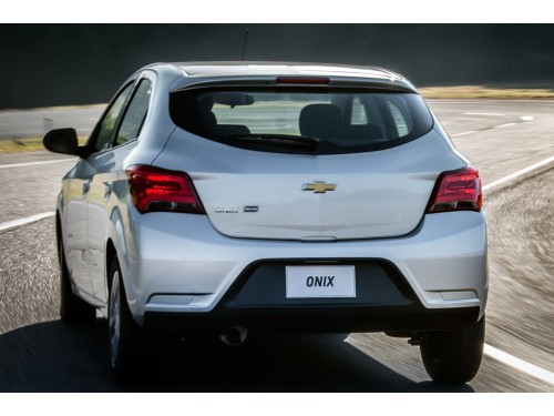 Характеристики автомобиля Chevrolet Onix 1.4 AT Active (06.2016 - 08.2019): фото, вместимость, скорость, двигатель, топливо, масса, отзывы