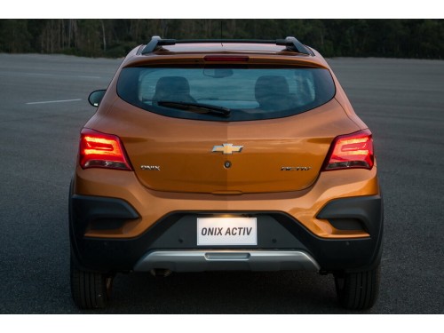 Характеристики автомобиля Chevrolet Onix 1.4 AT LT (06.2016 - 08.2019): фото, вместимость, скорость, двигатель, топливо, масса, отзывы
