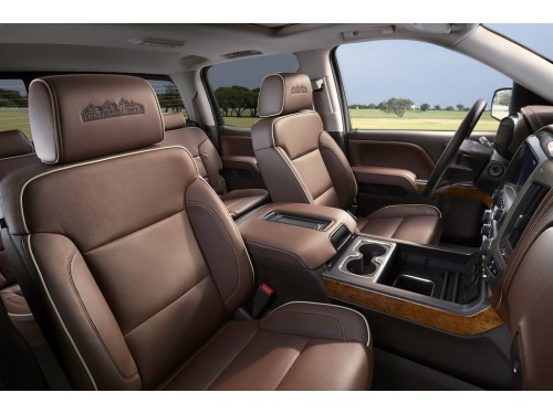 Характеристики автомобиля Chevrolet Silverado 4.3 AT 4x4 Crew Cab Standard Box 1500 Custom (10.2015 - 09.2019): фото, вместимость, скорость, двигатель, топливо, масса, отзывы