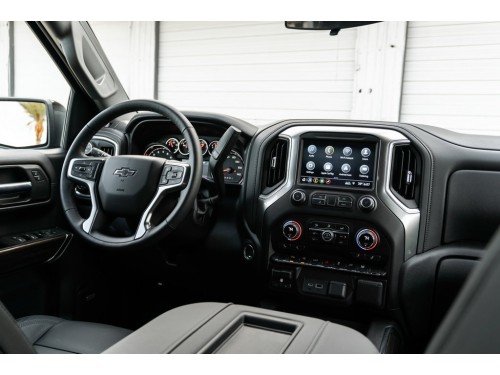 Характеристики автомобиля Chevrolet Silverado 3.0D AT 4x4 Crew Cab Short Bed 1500 Custom Trail Boss (05.2019 - 06.2022): фото, вместимость, скорость, двигатель, топливо, масса, отзывы