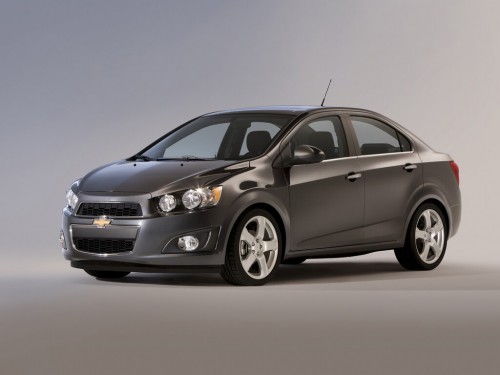 Характеристики автомобиля Chevrolet Sonic 1.8 AT LT (08.2011 - 03.2016): фото, вместимость, скорость, двигатель, топливо, масса, отзывы