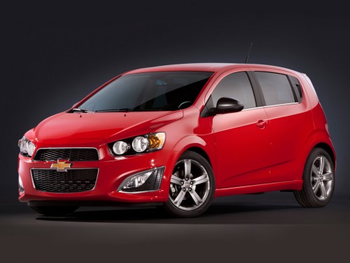 Характеристики автомобиля Chevrolet Sonic 1.4T AT LT (08.2011 - 03.2016): фото, вместимость, скорость, двигатель, топливо, масса, отзывы
