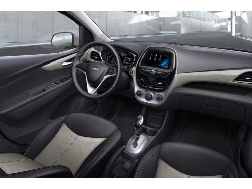 Характеристики автомобиля Chevrolet Spark 1.4 MT LS (04.2015 - 09.2018): фото, вместимость, скорость, двигатель, топливо, масса, отзывы
