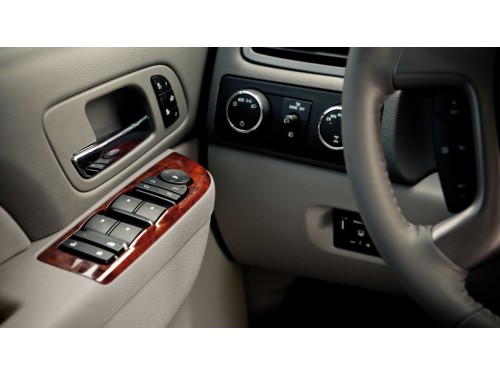 Характеристики автомобиля Chevrolet Tahoe 5.3 AT LTZ (07.2011 - 10.2014): фото, вместимость, скорость, двигатель, топливо, масса, отзывы
